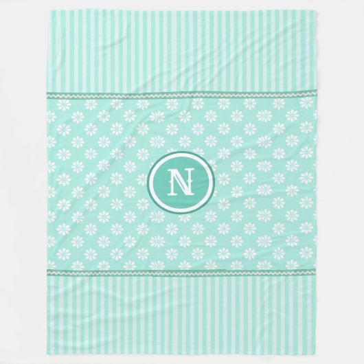 ミントグリーンと白のストライプデイジーモノグラム フリースブランケット (正面)