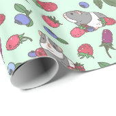 ミントグリーンのモルモットとベリーのパターン ラッピングペーパー (ロールコーナー)