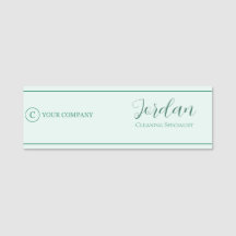ミントグリーンの清掃サービスロゴ入り従業員名札