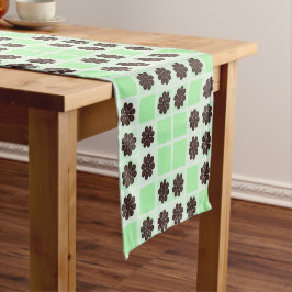 ミントグリーンクリーム及びチョコレートチップキルトパターン ショートテーブルランナー