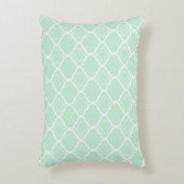 ミントグリーンクローバー幾何学模様 アクセントクッション (正面(垂直))
