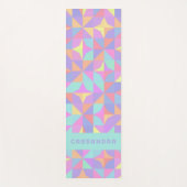 ミントグリーンパープルブルーピンクミッドセンチュリーパターン ヨガマット (正面)