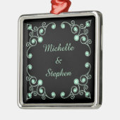 ミントグリーン華美パーソナライズされた メタルオーナメント (左)