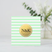 ミントグリーン&ホワイトゴールドストライプのフォイル招待状 招待状 (スタンド正面)