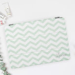 ミントジグザグパーソナライズされた名 iPad MINIカバー<br><div class="desc">パステルカスタムミントジグ頭が切れるザグザグパターン/シボロンパターンと名前/モノグラムを備えたパーソナライズされた設計のiPadカバー。</div>