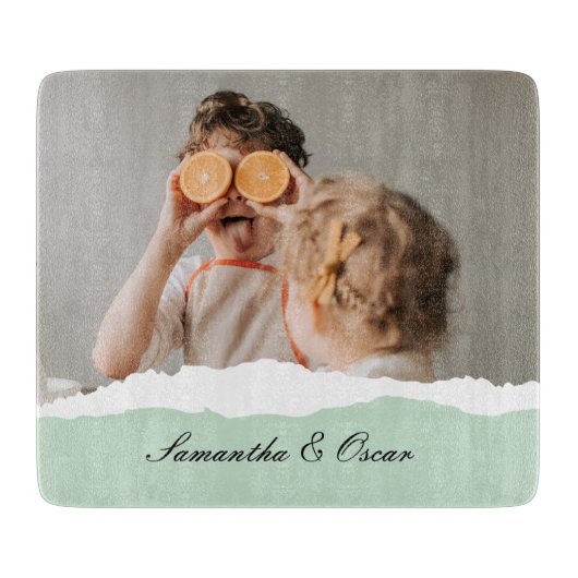 ミントモダンギフトのパーソナライズされた家族の写真&名前 カッティングボード (正面)