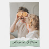 ミントモダンギフトのパーソナライズされた家族の写真&名前 キッチンタオル (縦)