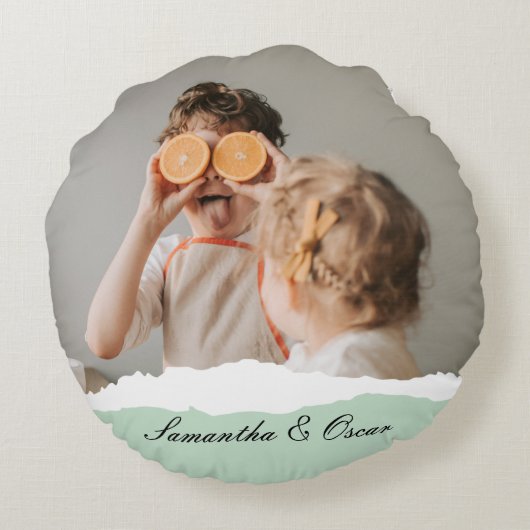 ミントモダンギフトのパーソナライズされた家族の写真&名前 ラウンドクッション (裏面)
