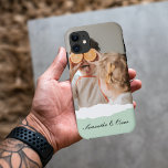 ミントモダンギフトのパーソナライズされた家族の写真&名前 iPhone 11 ケース<br><div class="desc">家族の写真モダンと名前ミントパーソナライズされたギフトのご紹介！このユニークと思いやりある贈り物は祝、あなたの家族の特別な瞬間を大切にするよう設計されています。大切な思い出と甘いギフトの家族の写真とミントギフト。家族の絆を築き続けて楽しい瞬間を生み出す有意義で楽しい方法だ。</div>