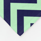 ミント、ネイビーブルー大シェブロンジグザグパターン フリースブランケット (角)