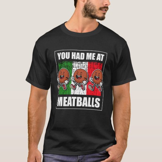 ミートボールで恋に落ちた イタリア料理の厨房愛好家 Tシャツ (正面)