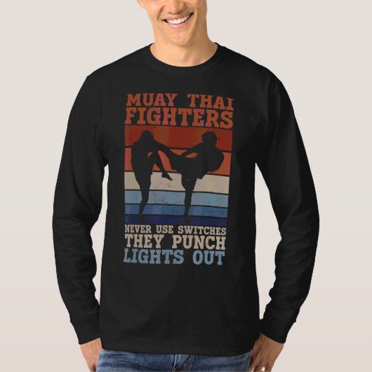 ムエタイ戦闘機はLを打つスイッチを決して使用しない Tシャツ (正面)