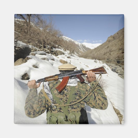 ムジャヘデーン警備員が米国の軍隊メンブと歩く マグネット (正面)