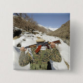 ムジャヘデーン警備員が米国の軍隊メンブと歩く 缶バッジ (正面)