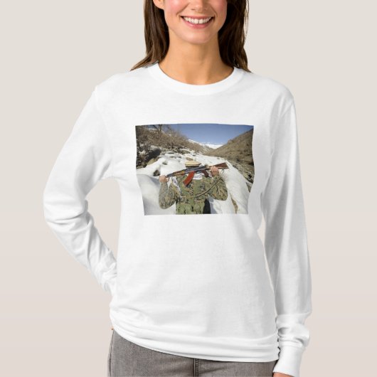 ムジャヘデーン警備員が米国の軍隊メンブと歩く Tシャツ (正面)