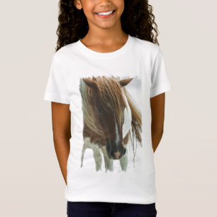 ムスタングの野生の馬の女の子の合われたTシャツ Tシャツ