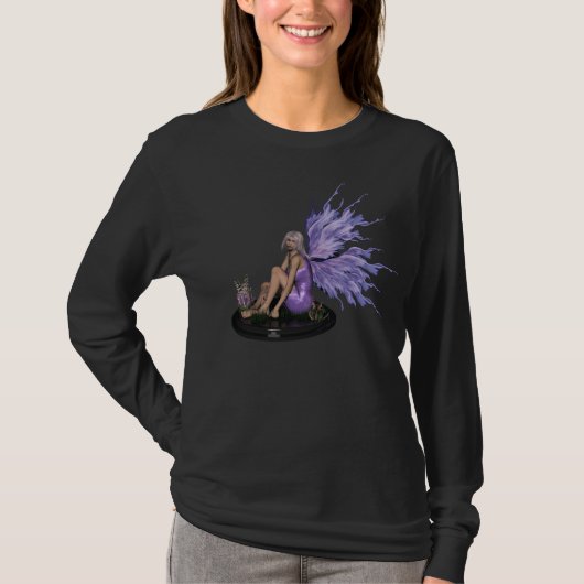 ムスリカラーの紫の羽のシャツを着た妖精 Tシャツ (正面)