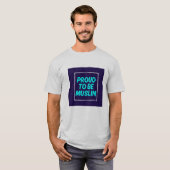 ムスリム誇りを持ったになるはっきりしたへ – イスラムのアイデンティティーTシャツ Tシャツ (正面フル)