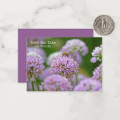ムラサキネギの花と幸せBee Saved the Date ノートカード (正面/裏面インサイチュ)