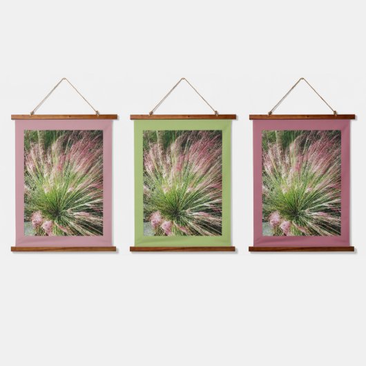 ムリーグラスピンクとグリーンの写真自然 吊り下げ型タペストリー (トリプル)