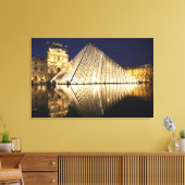 ムージー・デュのガラスのピラミッドの夜景 キャンバスプリント (インサイチュ (リビング))