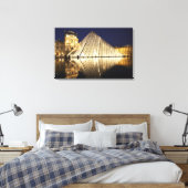 ムージー・デュのガラスのピラミッドの夜景 キャンバスプリント (インサイチュ (寝室))