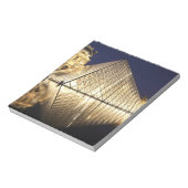 ムージー・デュのガラスのピラミッドの夜景 ノートパッド (回転)
