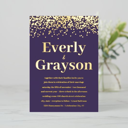 ムーディエレガント紙吹雪パープルと金ゴールド結婚ズ 箔招待状 (立ち正面)