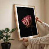 ムーディピンクのバラの静物画フェミニン画 ポスター