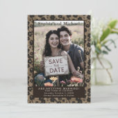 ムーディーなヴィンテージ フラワー ウェディング セーブ ザ デート ブラック セーブザデート (スタンド正面)