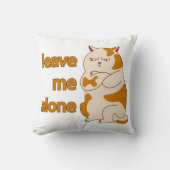 ムーディー太った離れ猫の私一人の装飾用クッション クッション (正面)