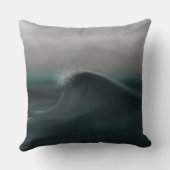 ムーディ深いの緑の波が嵐に巻き込まれる クッション (裏面)