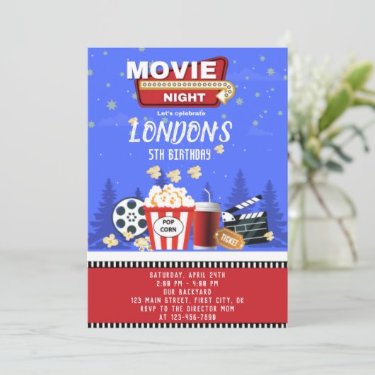 ムービーナイト違う誕生日招待状カード (スタンド正面)