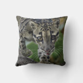 ムーブメントでClouded Leopard クッション (裏面)