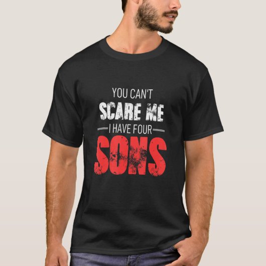 ムーム・グラを子育てしている4人の息子がいるなんて怖くないわ Tシャツ (正面)