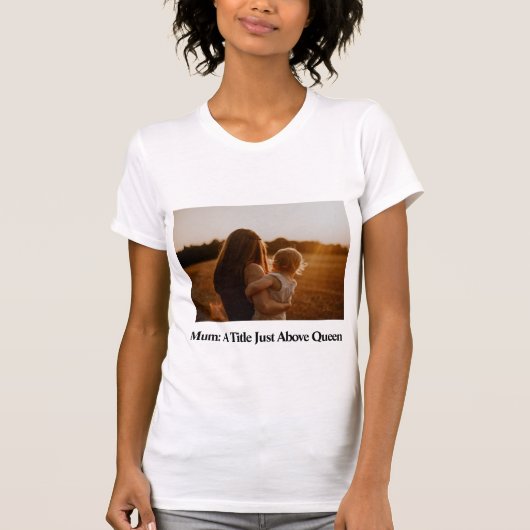 ムーム：女王より上の称号 Tシャツ (正面)