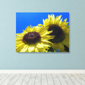 ムーンウォーカーサンフラワーが空に達する キャンバスプリント (インサイチュ (ウッドフロア))