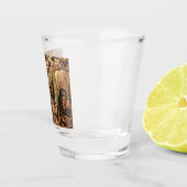 ムーンシナーがホワイト稲妻ウイスキー酒を作る ショットグラス (右)