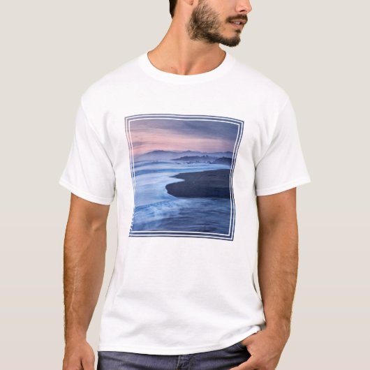 ムーンストーン ビーチのたそがれ Tシャツ (正面)