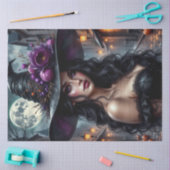 ムーンライトの通りと紫のバラを持つゴシックの魔女 薄葉紙 (クラフト)