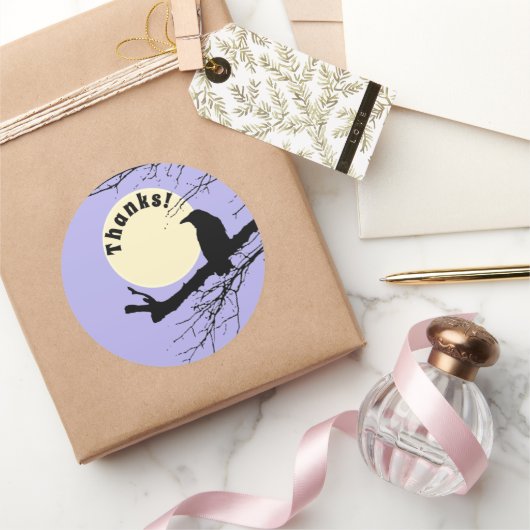 ムーンレイブンの枝に紫色の背景を持つ ラウンドシール (ギフト)