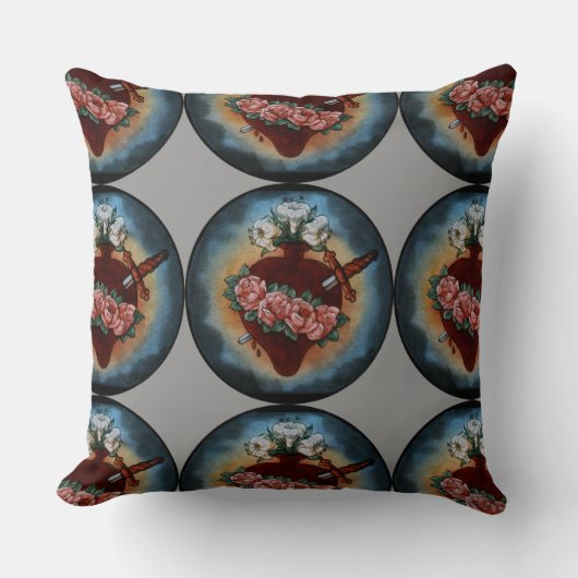 メアリーの無垢ハート クッション (正面)