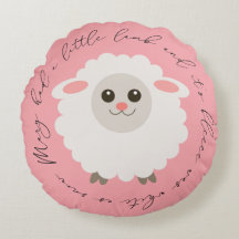 メアリーは子羊の丸い枕を持っていた