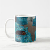 メアリーカサット – 小さな女の子インアブルーアームチェア コーヒーマグカップ (左)