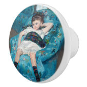 メアリーカサット – 小さな女の子インアブルーアームチェア セラミックノブ (右)