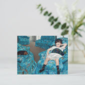 メアリーカサット – 小さな女の子インアブルーアームチェア ポストカード (スタンド正面)