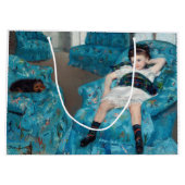 メアリーカサット – 小さな女の子インアブルーアームチェア ラージペーパーバッグ (裏面)