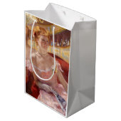 メアリーカッサット – パールネックレスを持つ女性のローリー ミディアムペーパーバッグ (裏面アングル)