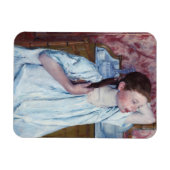 メアリーカッサット – 彼女の髪をアレンジする女の子 マグネット (横)