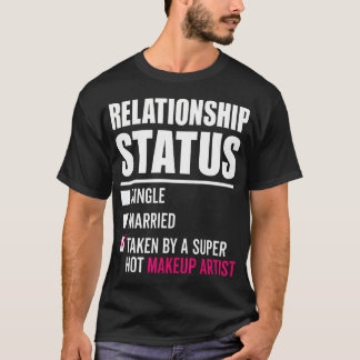 メイクアップアーティストに取られてる Tシャツ
